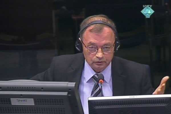 Manojlo Milanovic, witness at the Radovan Karadzic trial Manojlo Milanovic, witness at the Radovan Karadzic trial