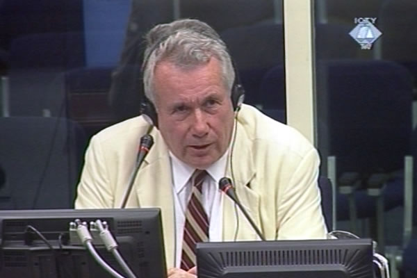 Martin Bell, svjedok na suđenju Momčilu Perišiću