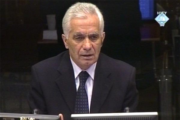 Momcilo Krajisnik testiyfing in his own defense Momcilo Krajisnik testiyfing in his own defense