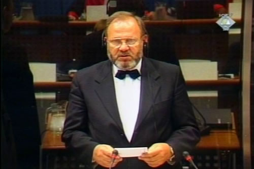 Stjepan Kljuic in the courtroom