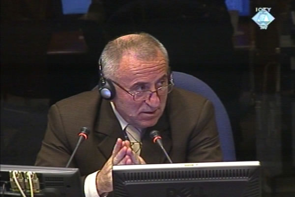 Vladimir Lazarevic testifying in his defense Vladimir Lazarevic testifying in his defense