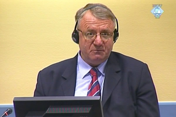 Vojislav Šešelj na procesu za nepoštovanje suda