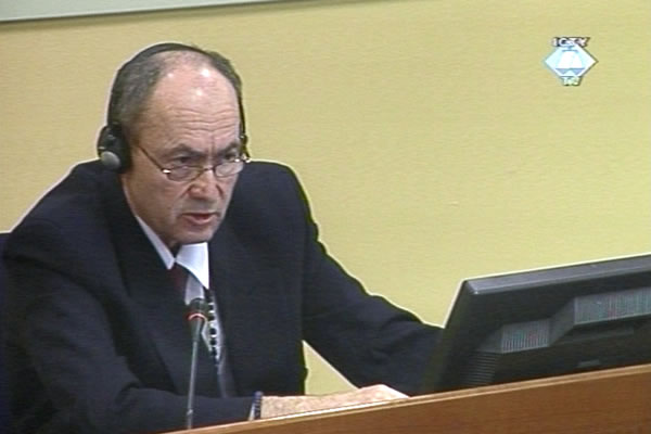 Zdravko Tolimir in the courtroom